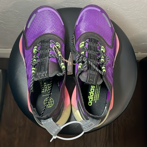 Adidas NMD V3 - Picture 3 of 5